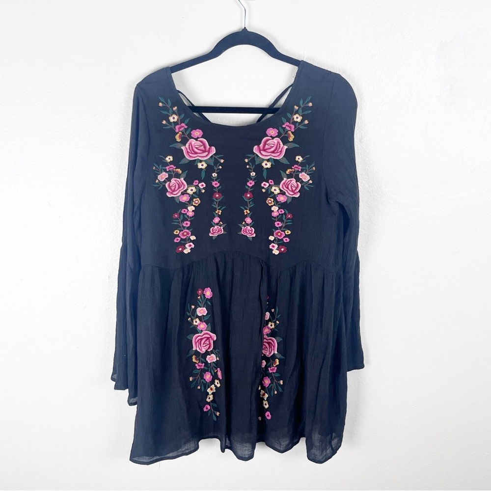 UMGEE Black Floral Embroidered Bell Sleeves Back Tie Lined Dress Medium Boho
